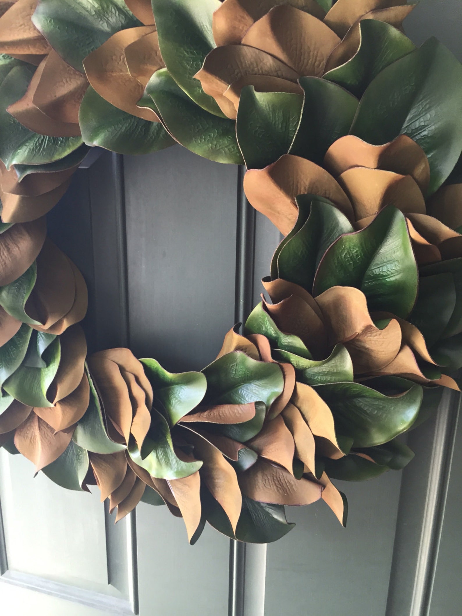 - Flourishing Foliage: Artificial Magnolia Wreath