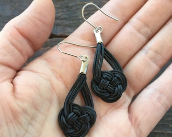 Pendientes de cuero negro - Pendientes de nudo celta - Pendientes náuticos - Pendientes colgantes de cuero - Joyería de cuero - Pendientes hipoalergénicos