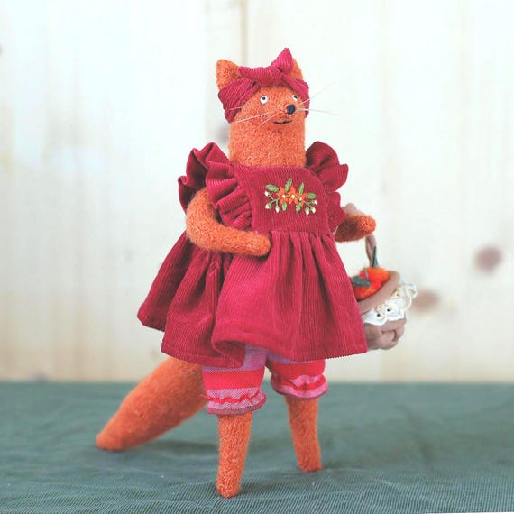 Wool Fox Doll with Felt Apples in red dress – Handmade Forest Animal Figurine Fox, Autumn Woodland Soft Sculpture, Autumn Home Decor