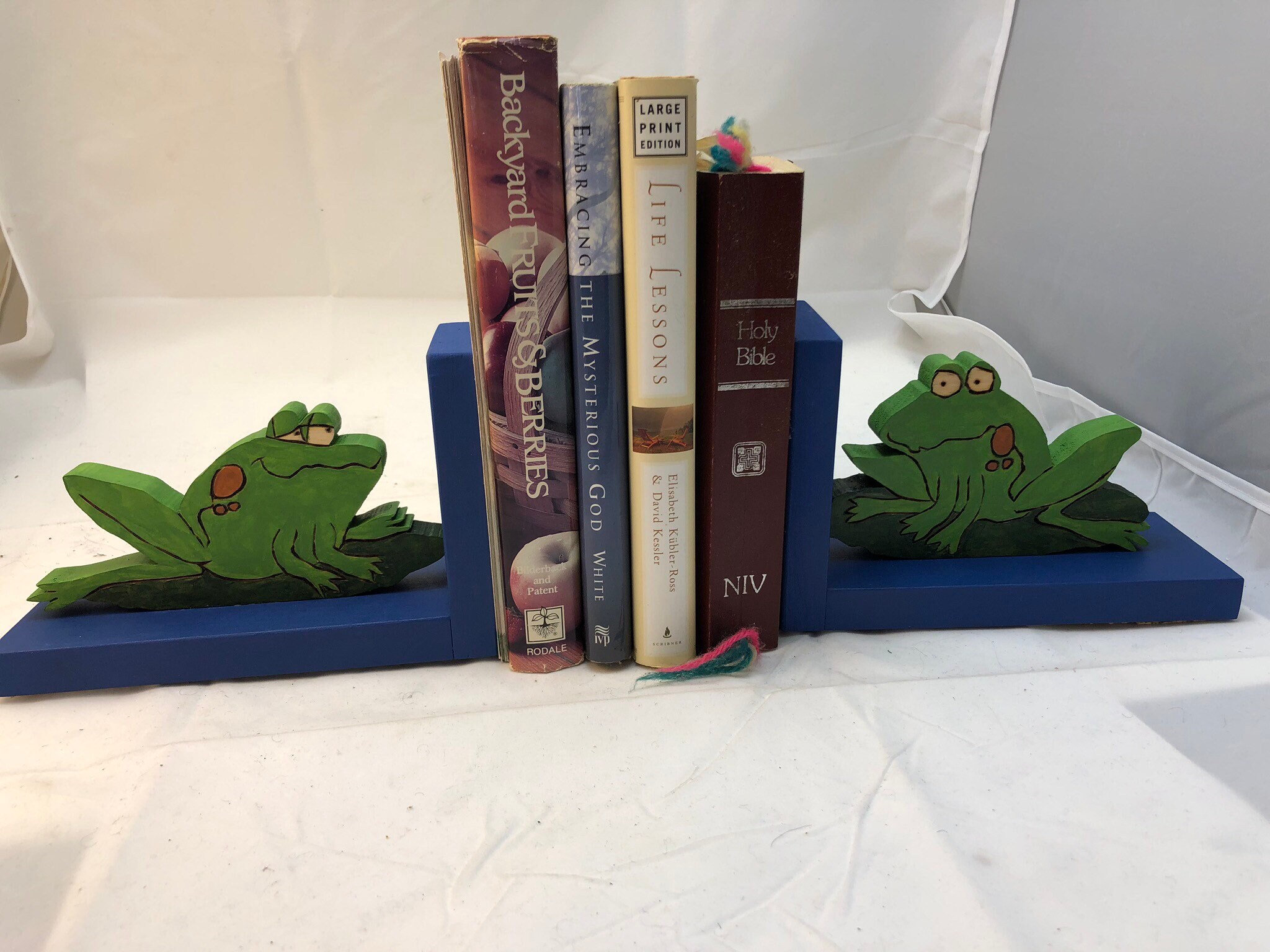 FREE SHIPPING Wooden Frogs bookend
