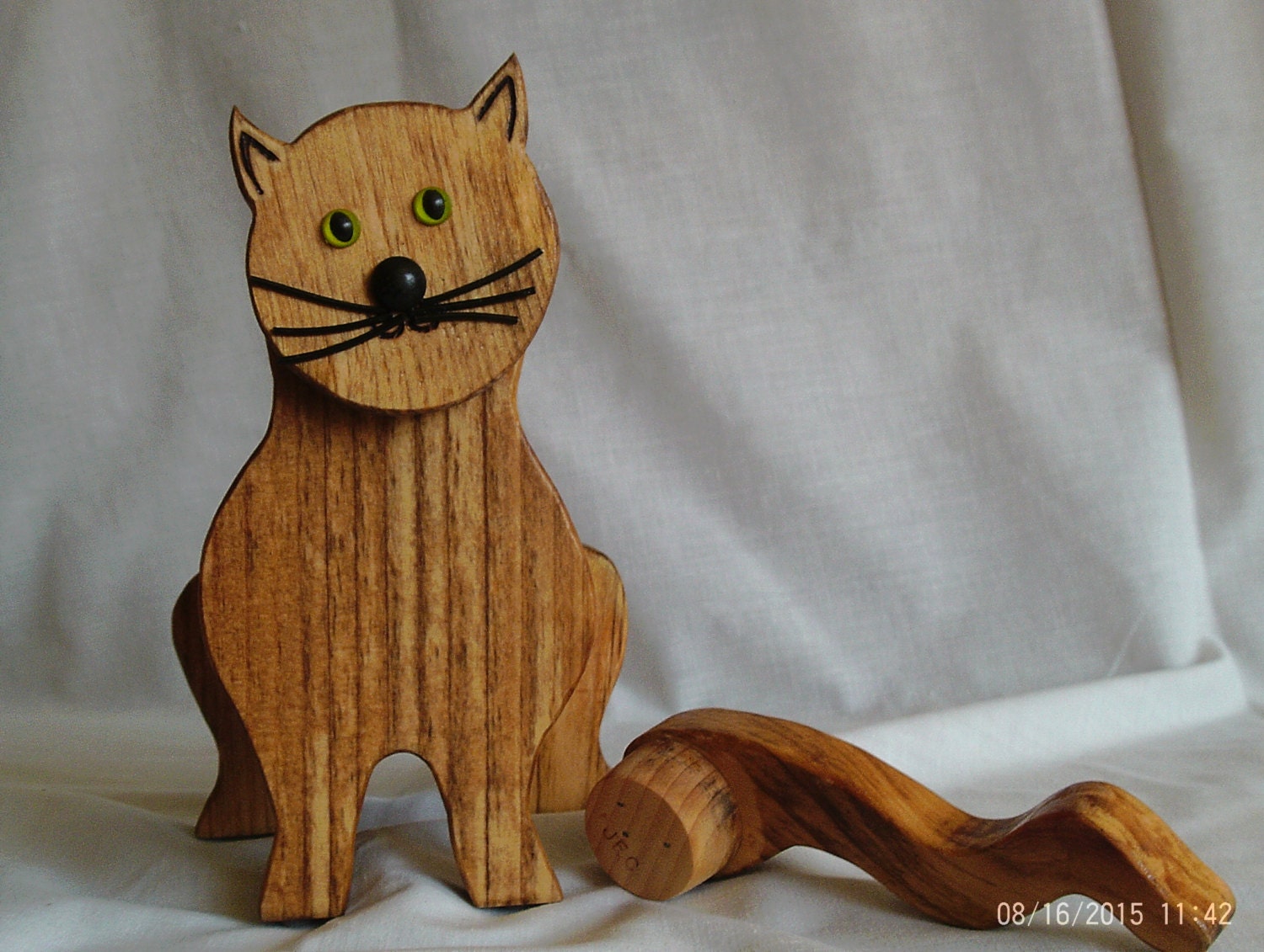 FREE SHIPPING Wooden cat coin bank (with hidden coin access)