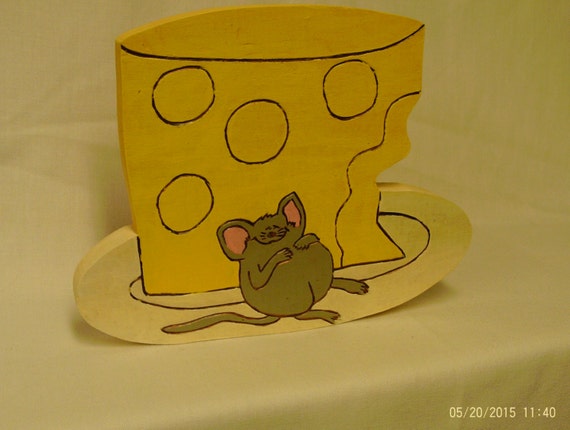 wooden mouse and cheese plaque