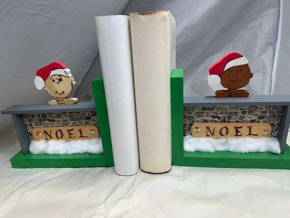 Wooden “stonewall” bookend with Charlie Brown and Franklin dreaming of Christmas. #1