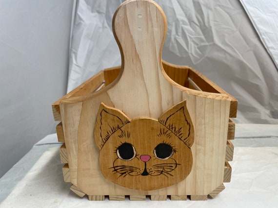 Wooden planter with the face of a kitten