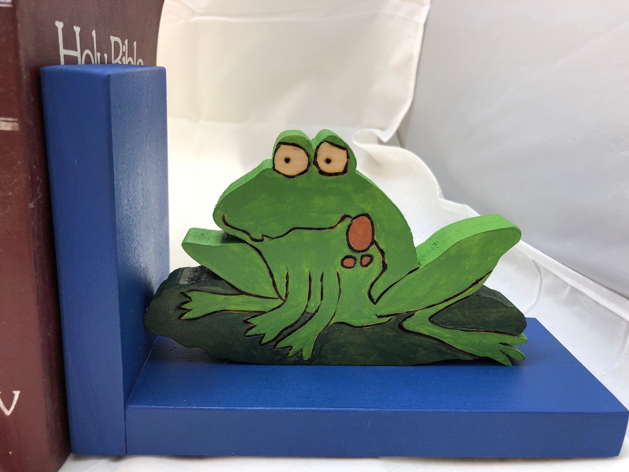 FREE SHIPPING Wooden Frogs bookend