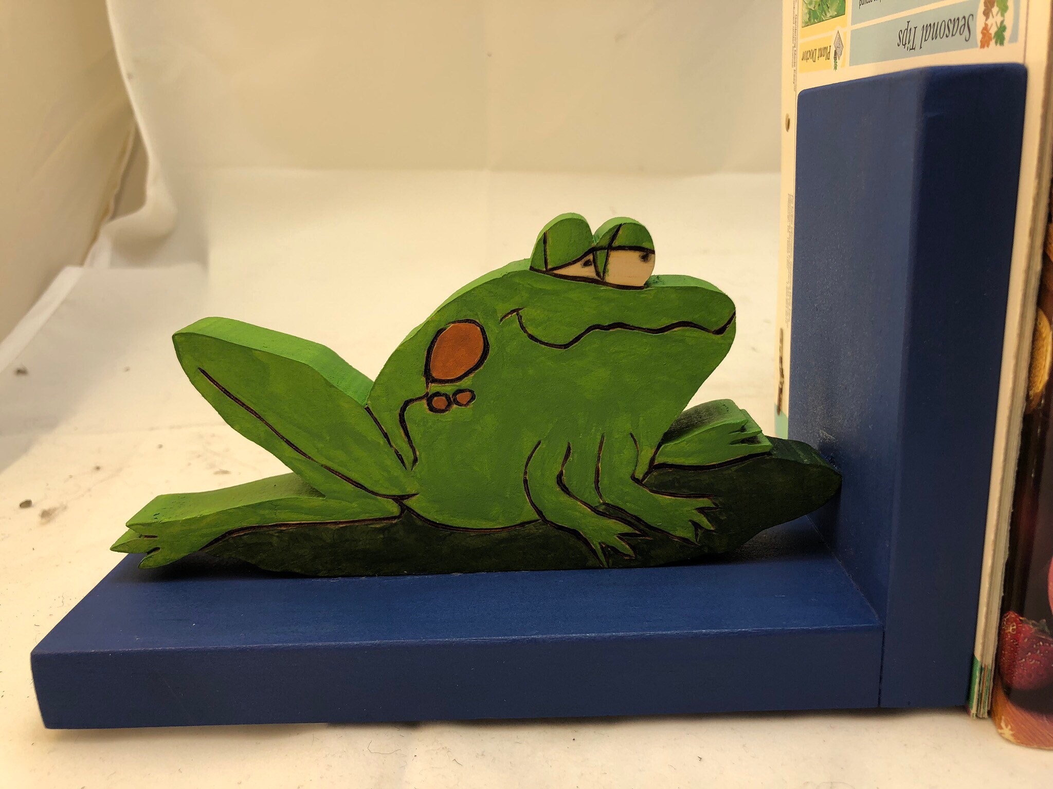 FREE SHIPPING Wooden Frogs bookend