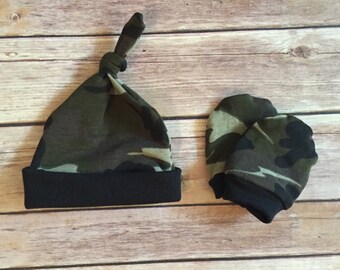 Newborn baby hat and no-scratch mitten set - camo and black
