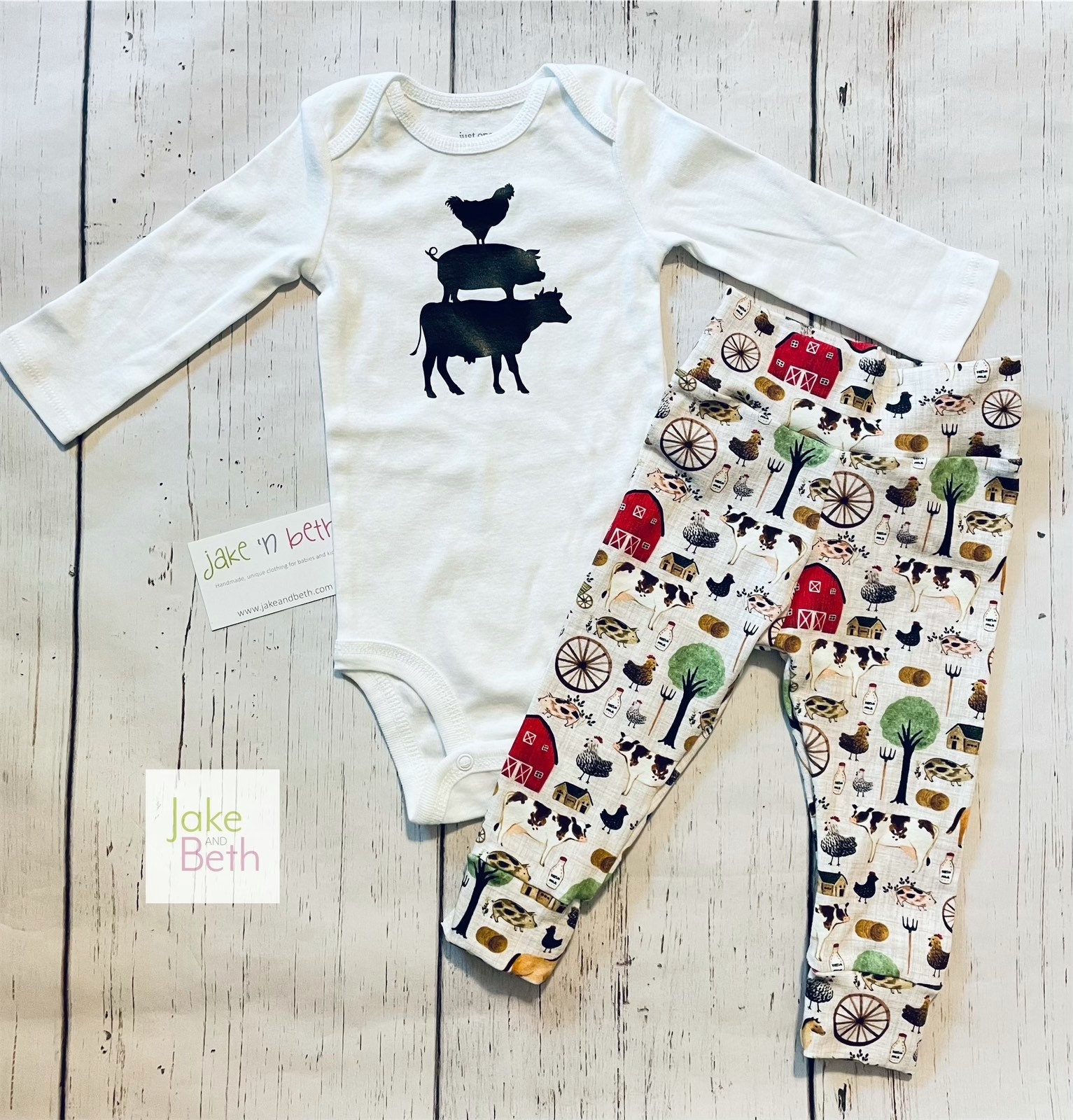 Personalized Baby Gown and Hat Set Baby Boy Coming Home Outfit Personalized Newborn Outfit Woodland Newborn Coming Home Outfit Kleding Unisex kinderkleding Unisex babykleding Pyjamas & Badjassen 