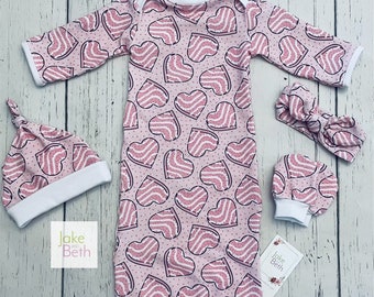 Valentine’s Day Baby gown set, newborn girl coming home outfit, first valentines, heart cakes