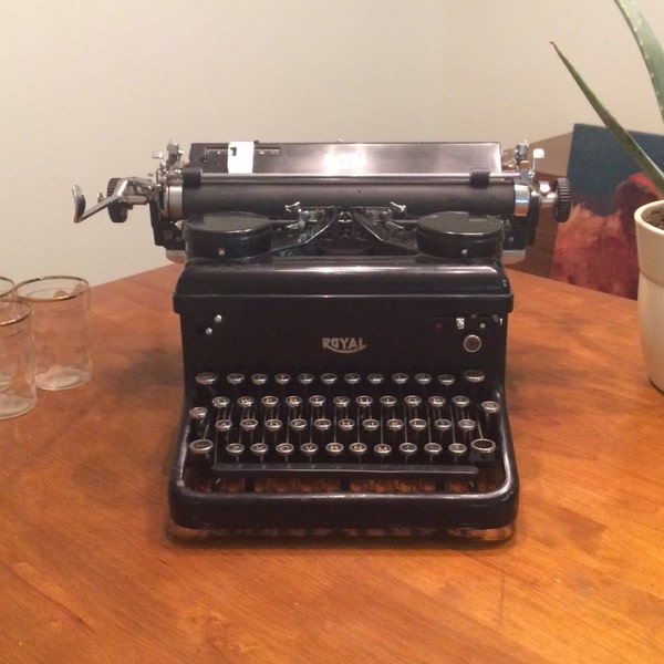 Antique Royal Typewriter - Working / KHM Model From 1936