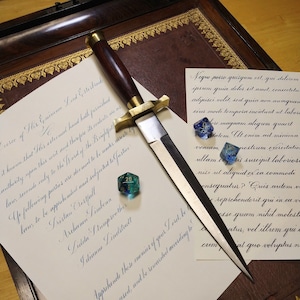 Letras y accesorios caligráficos personalizados para juegos de rol