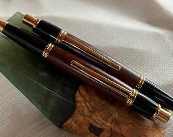 Penna e matita a scatto stile Gatsby con fusto in legno con cuore insanguinato e oro/nero (#1157AB)