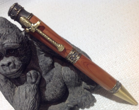 Red Cedar Western Twist Pen with Brass Trim (#1907)