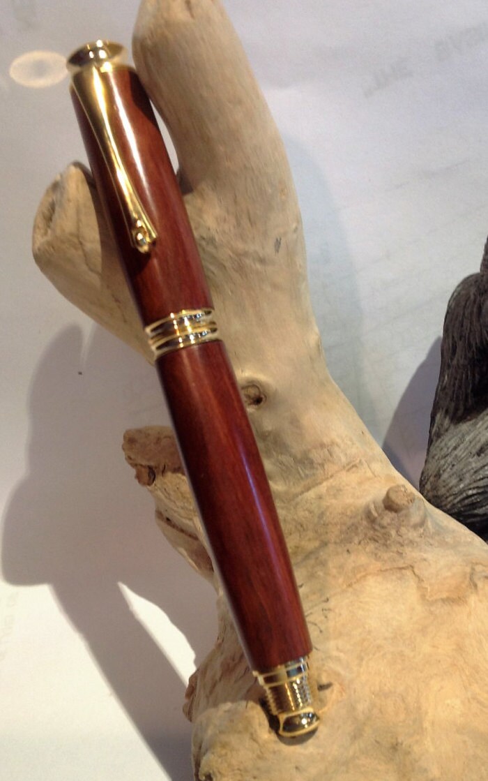 Blood Wood Virage Style Fountain Pen With Gold Trim (1953)