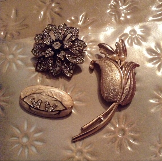 Collection of 3 Beautiful Vintage Brooches - image 1