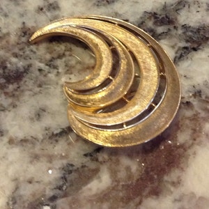 Elegant Signed Trifari Brooch