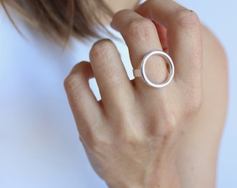 Flat round ring in solid silver, circle ring, large round ring