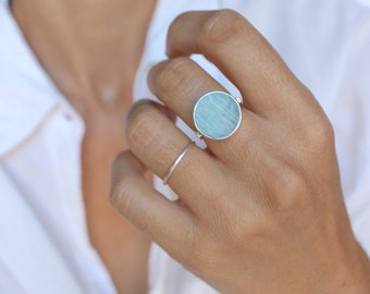 Anello rotondo incastonato con amazzonite in argento massiccio, anello con pietra preziosa verde, grande anello rotondo incastonato, anello con pietra semipreziosa - Italia