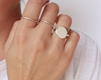 Round lozenge ring in solid silver, flat round ring, large round ring