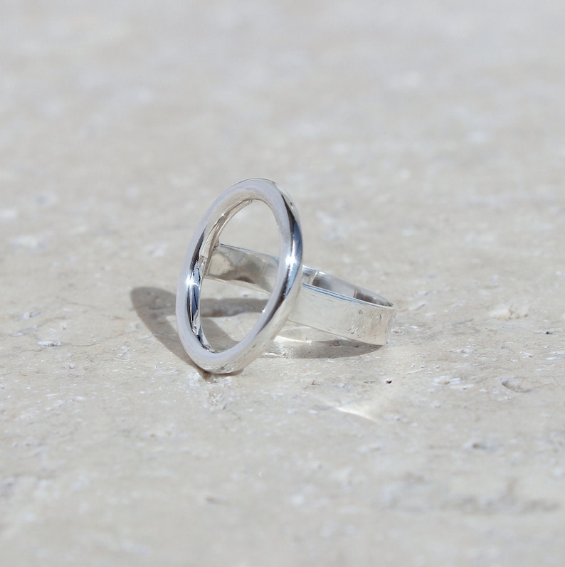 Flat round ring in solid silver, circle ring, large round ring image 2