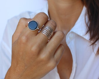 Round ring set with an onyx in solid silver, black fine stone ring, large round set ring, semi precious stone ring