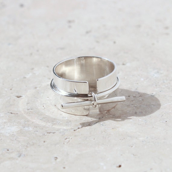 Bague avec anneau et barre sale