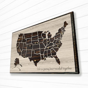 Cadeau d'anniversaire pour femme ou mari - Carte avec punaises - Carte des États-Unis - Carte en bois sculpté - Carte des États-Unis avec punaises