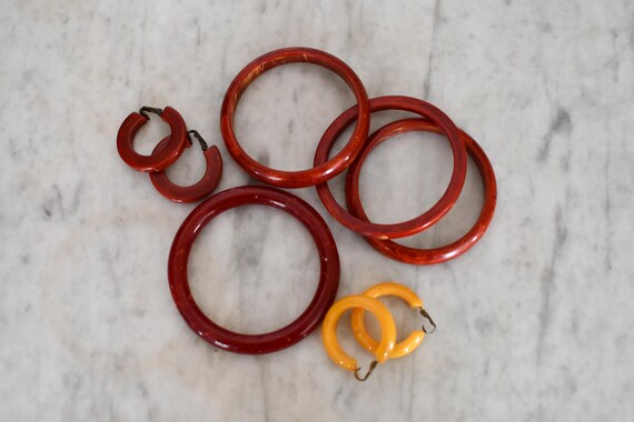 Set of 3 Stackable Marbled Rust Red Bakelite Bang… - image 2