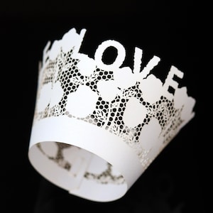 Involucro per cupcake / Fodera per cupcake Pearl LOVE / Decorazioni in filigrana Involucri per torte nuziali / Feste Baby Shower Compleanno (12 pezzi) CP34