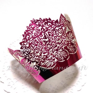 Involucri di Cupcake Torte di Cupcake di nozze Festa decorativa Bambino Doccia Compleanno Christams Filigree floreale rosso metallizzato (12pc) (#CP03RD)