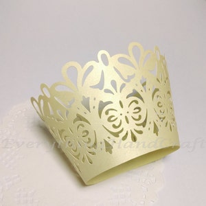 Cupcake wrapper | Cupcake fodere filigrana | Decorazione festa bambino doccia compleanno matrimonio | Damascato perla giallo chiaro (12pcs) (CP18YW)