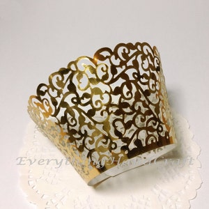 Involucri per cupcake / Fodera per cupcake in pizzo dorato metallizzato / Involucri per torte nuziali Decorazioni in filigrana Natale Baby Shower Compleanno / 12 pezzi (CP01)