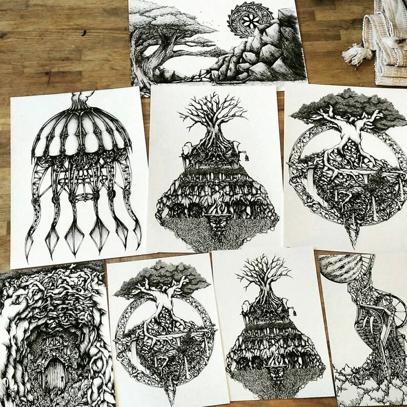 Puede incluir: Una colecci&oacute;n de ocho dibujos en tinta negra y blanca sobre papel blanco. Los dibujos presentan varios temas, incluyendo &aacute;rboles, naturaleza y dise&ntilde;os abstractos.