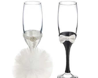Mr and Mrs wedding glasses Bride and groom toasting flutes Mr and mrs champagne glasses Bride groom glasses