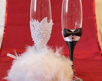 Mr and mrs toasting glasses Bride and groom toasting glasses Mr mrs glasses Bride groom glasses Mr and mrs wedding gift Bride and groom gift