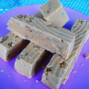 Maple & Walnut Fudge Delicious Handmade Fudge imagem 3