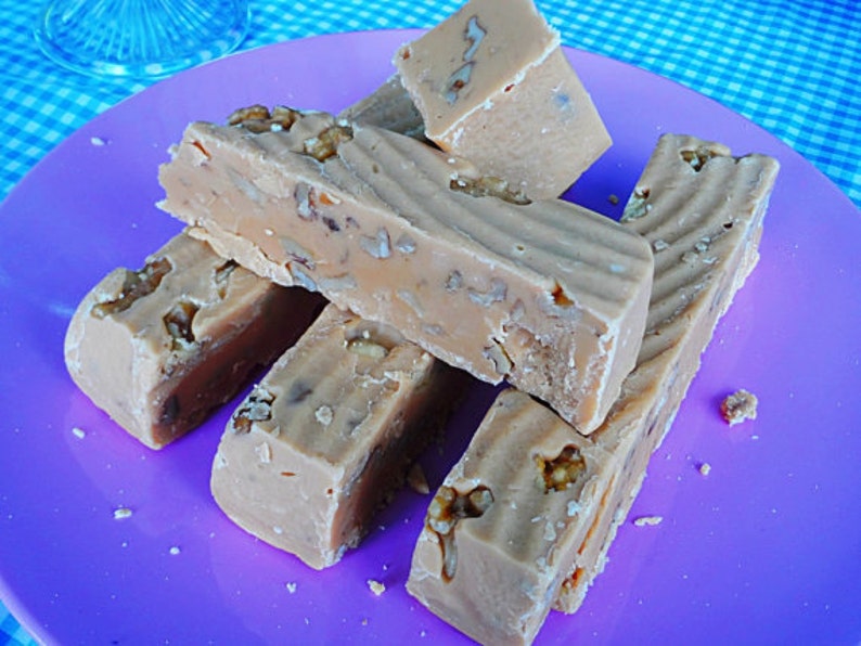 Maple & Walnut Fudge Delicious Handmade Fudge imagem 3