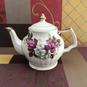 Sadler Red And White Roses Teapot, Four Five Cup Teapot, Gold Gilt England Teapot
