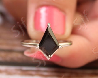 3.10cts, AAA Natural Black Onyx Gemstone Engagement Ring, Vintage Art deco Moissanite Ring, Black Stone Ring For her, Kite Shape Ring.