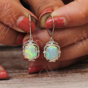 2,80 cts, AAA natürlicher Opal Edelstein Ohrring, Ohrring mit Knebelverschluss, ovale Form Opal Ohrring, Moissanite Ohrring, Weihnachtsgeschenk für Liebe