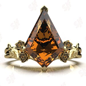 Anillo Art Déco de citrino, gema tallada en forma de cometa, diseño floral en oro vermeil de 14k.
