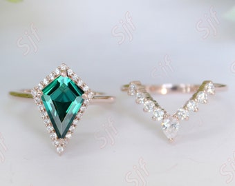 2.45 cts Kite Emerald Gemstone Wedding Ring Set For Bridal, Art deco Emerald Ring Set, Green Stone Ring Set For her Silver Two Rings Set