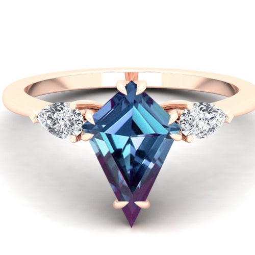 3.00cts Alexandrite Gemstone Wedding Ring, kite Shape Stone Ring For Her, Vintage Art deco Ring, shops Color Change Stone Ring, Gift For Marriage.