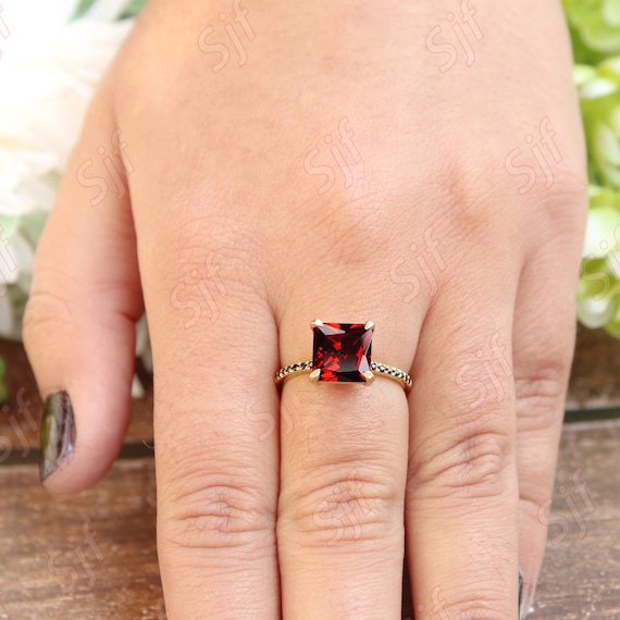 1.65カラット、レッドガーネット宝石の結婚指輪、スクエア