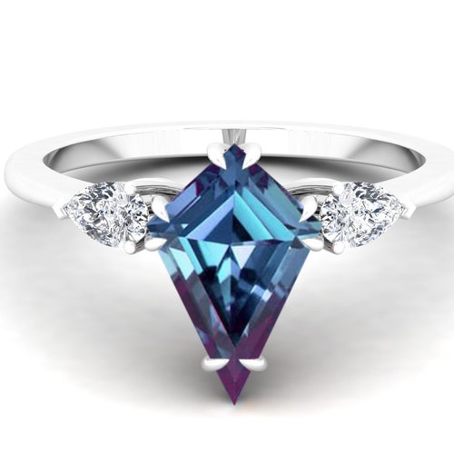 3.00cts Alexandrite Gemstone Wedding Ring, kite Shape Stone Ring For Her, Vintage Art deco Ring, shops Color Change Stone Ring, Gift For Marriage.