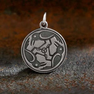 Keltischer Rabe Anhänger Sterling Silber, Drei Raben Anhänger Halskette für Männer oder Frauen, Pagan Schmuck Symbol der Weisheit und Schutz 1956