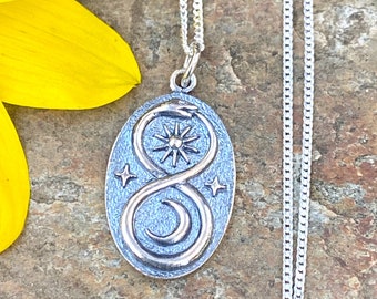 Pendentif serpent Ouroboros en argent avec soleil et lune, collier serpent infini, queue mangeur de serpent, Renewal Rebirth Goth Boho Tribal 6318