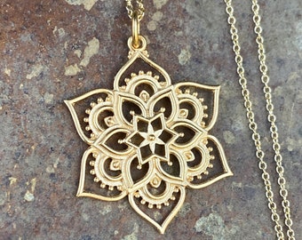 Pendentif Lotus Mandala en or, collier de fleurs ajourées plaqué or 24 carats, bijoux de yoga de guérison de méditation bouddhiste 31x22mm 7043