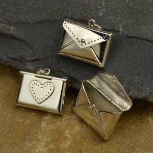 Collar con colgante de medallón con forma de corazón y carta de amor en plata de ley 925 con forma de sobre / 2681