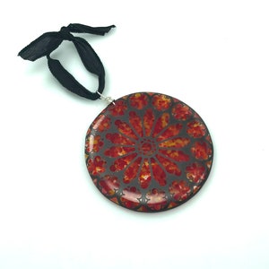 Round fused glass suncatcher/ ornament SUN-5
